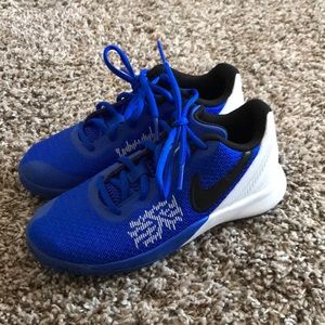 Nike Kyrie Flytrap II Blue AQ3413-400 size 2Y